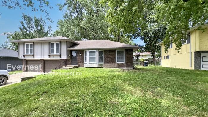 12106 E 55th St - Photo 2 of 15