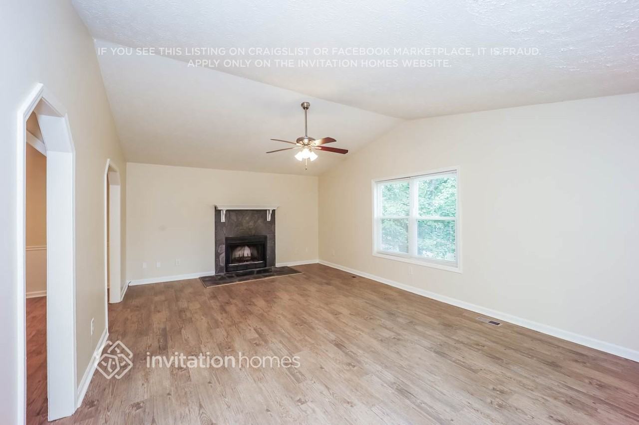 3396 Spring Ridge Dr - Photo 4 of 17