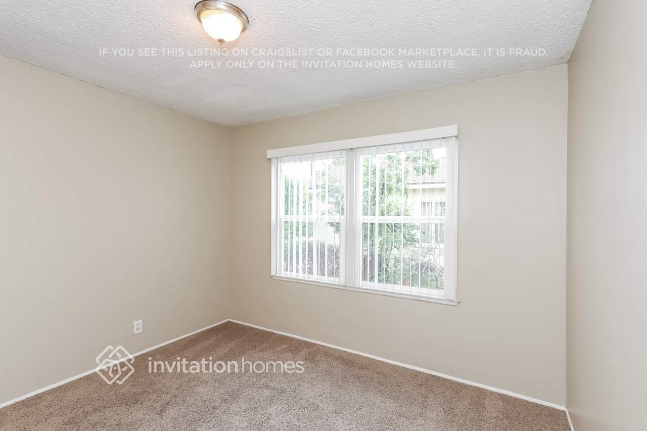 403 Baldwin Ave - Photo 6 of 15