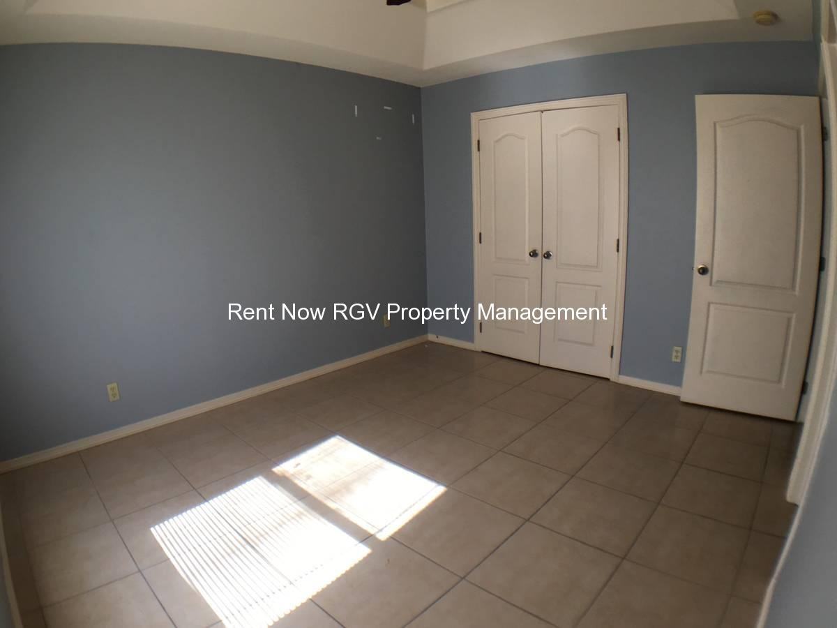 1208 W Kiwi Ave #2 - Photo 4 of 12