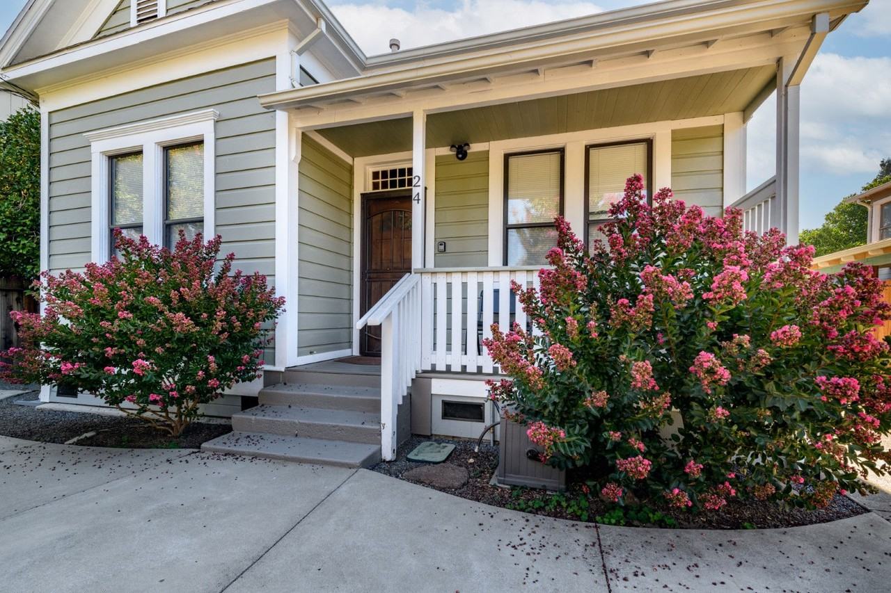 24 University St #NA - Photo 2 of 20