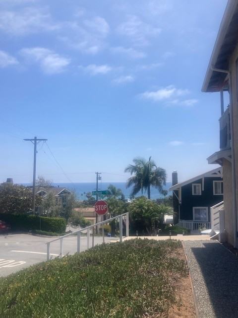 2287 Oxford Ave - Photo 2 of 14