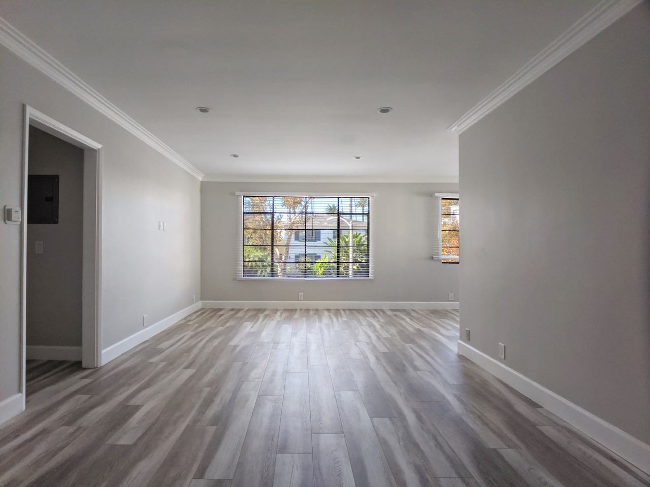 458 South Oakhurst Drive #1