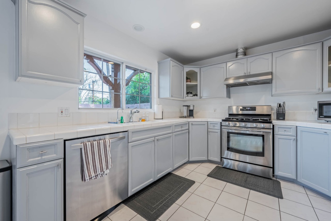 5114 Etiwanda Ave #NA - Photo 4 of 34
