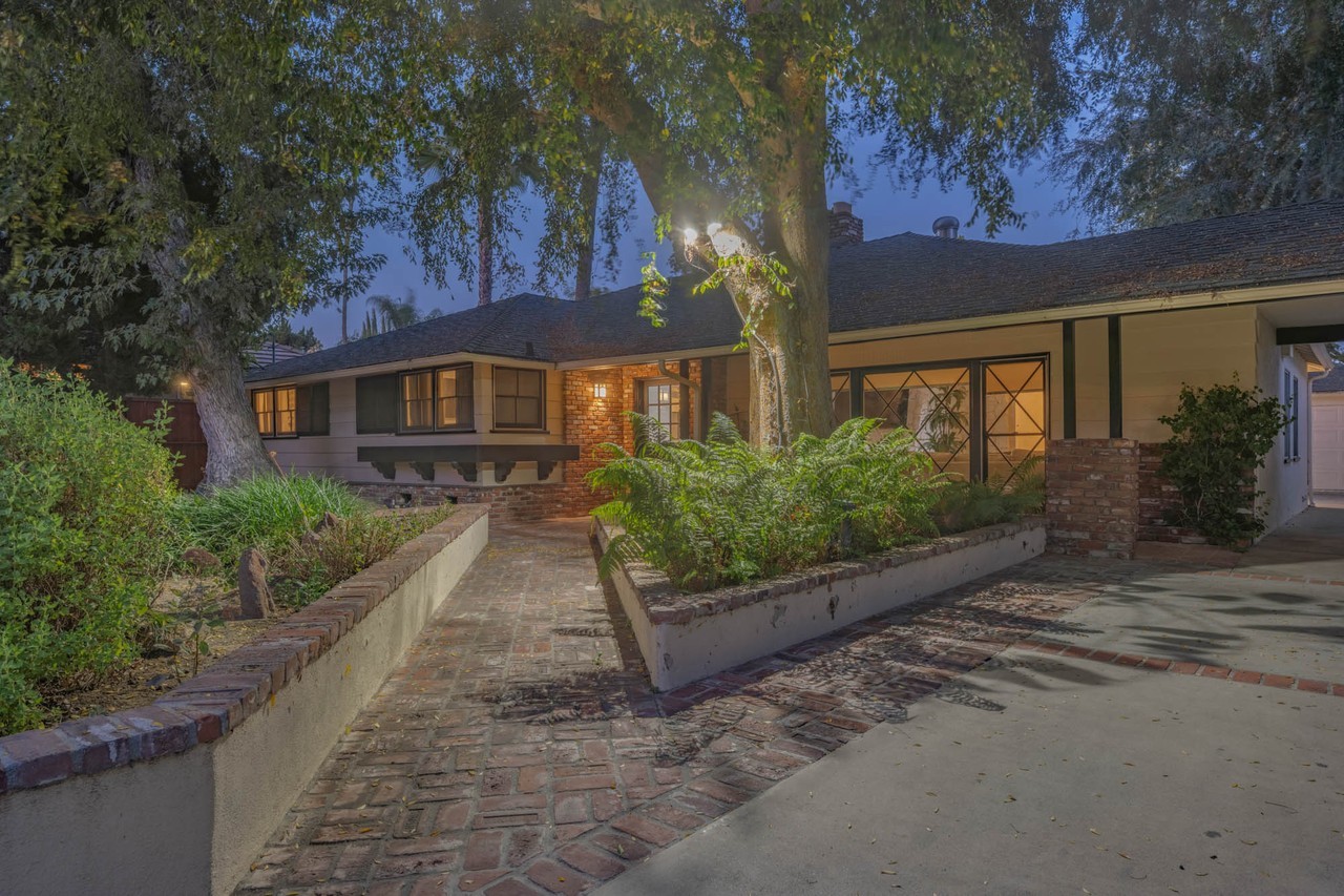 8624 Louise Ave #NA - Photo 3 of 35
