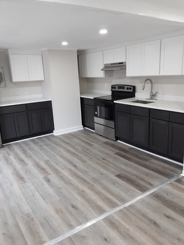 200 Center St #B - Photo 3 of 14