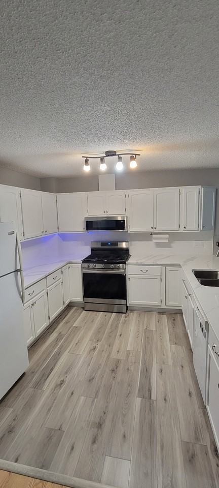 2523 E 117th St #19 - Photo 3 of 10