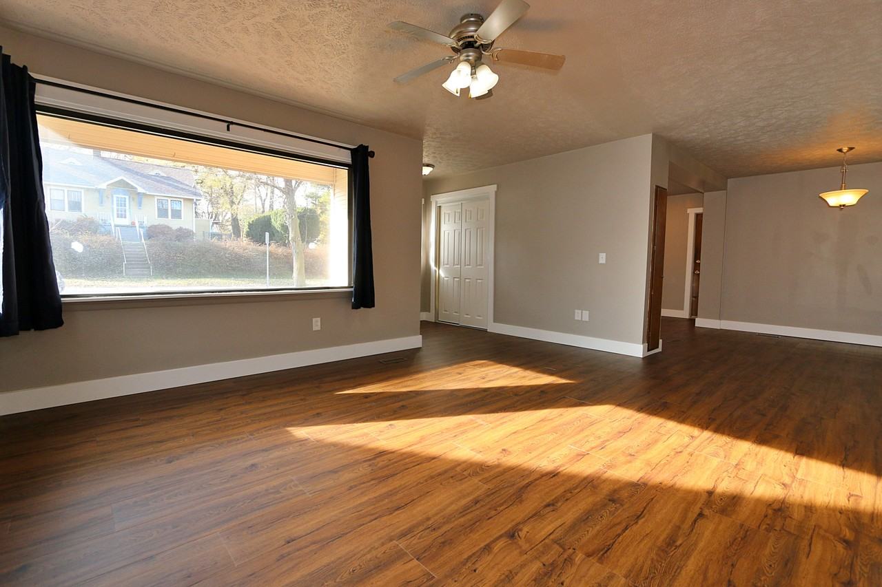 1025 N 50th Ave #NA - Photo 2 of 25