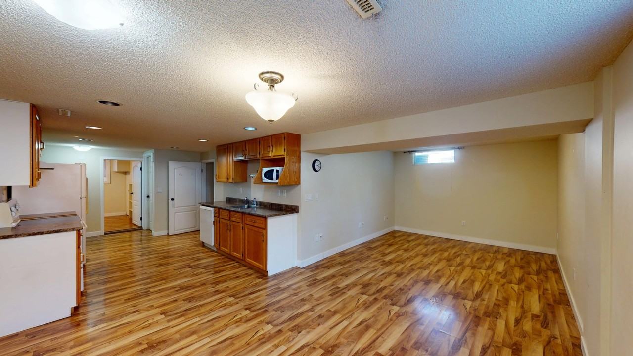 2525B 35 Street Southeast - Photo 3 of 13