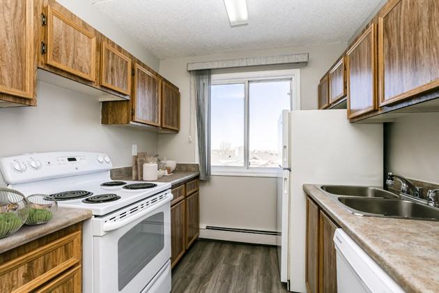 Summit Square & Summit Court Apartments Leduc - Photo 2 of 19