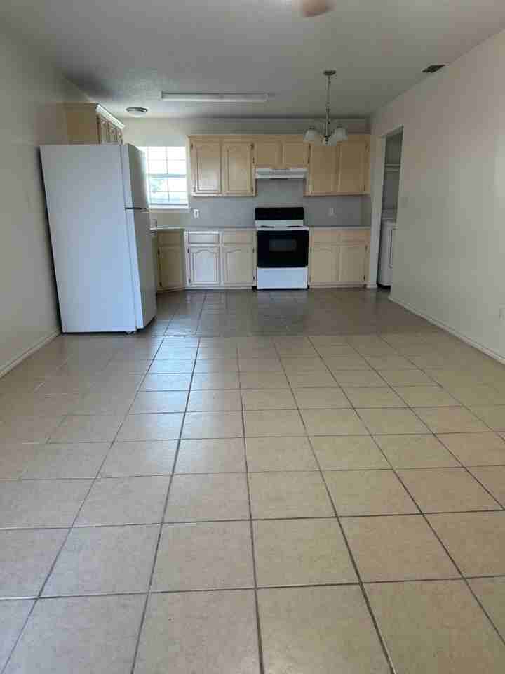 1521 Oasis Drive - Photo 2 of 10