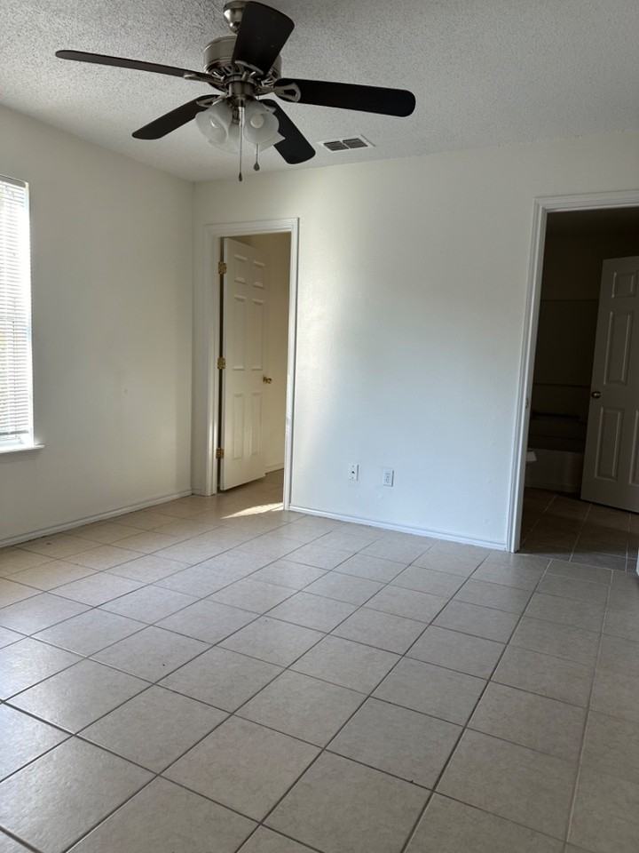 1521 Oasis Drive - Photo 5 of 10