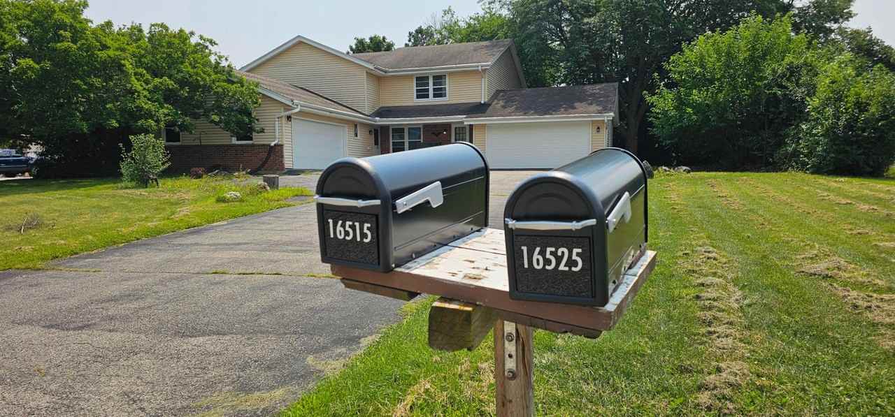 16515 Dane Ct E - Photo 3 of 12