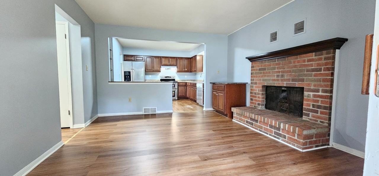 16525 Dane Ct E - Photo 7 of 13