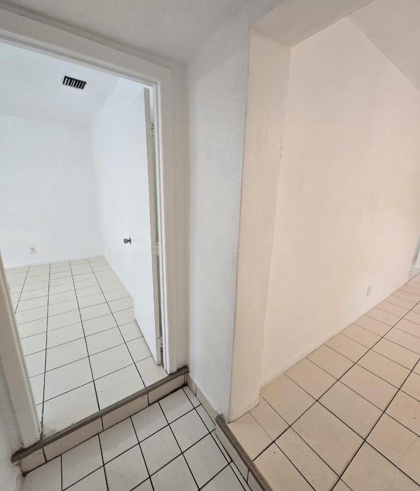 1905 SW 11th St, , FL - Photo 2 of 10