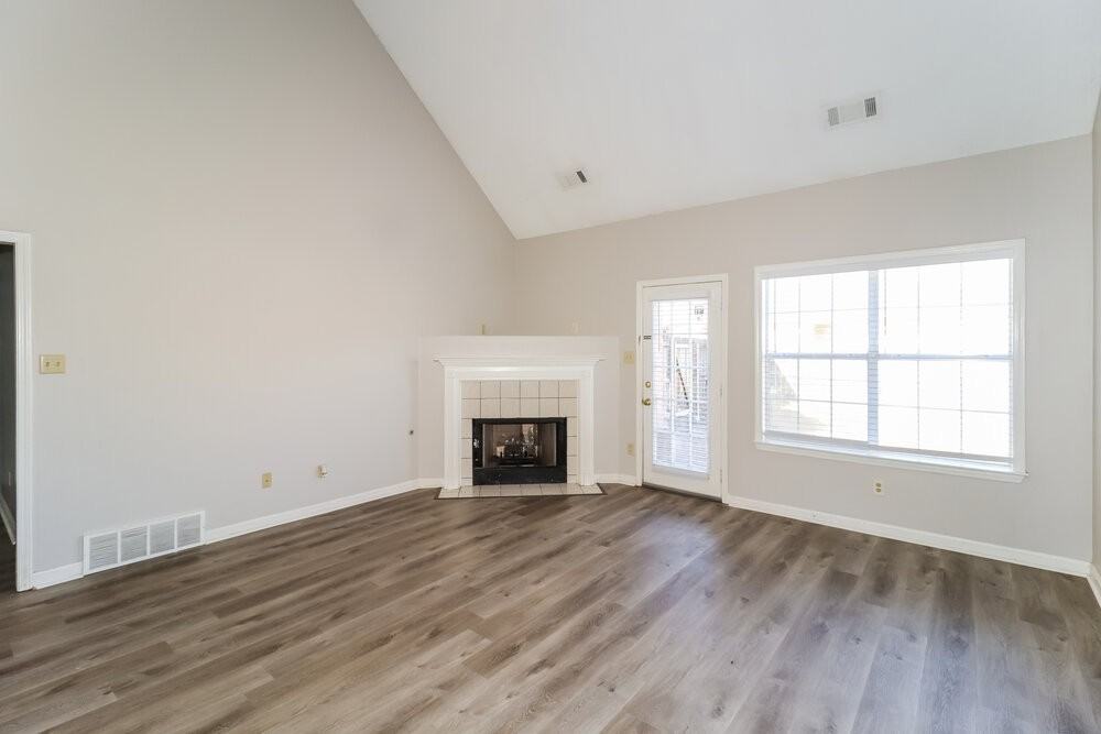 8692 Overcup Oaks Dr - Photo 5 of 17