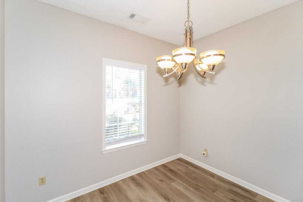 8692 Overcup Oaks Dr - Photo 7 of 17