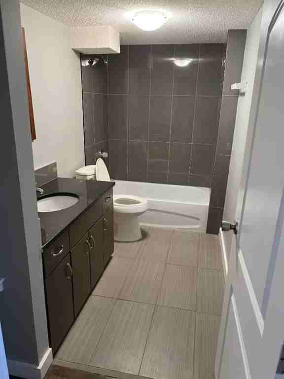 3407 Centre a Street Northeast - Photo 2 of 11