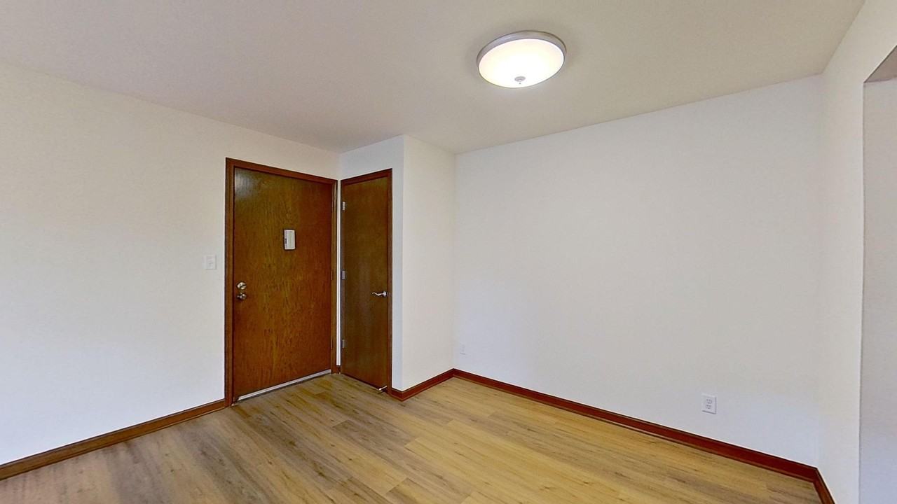 N76W14675 Market Dr - Photo 6 of 18