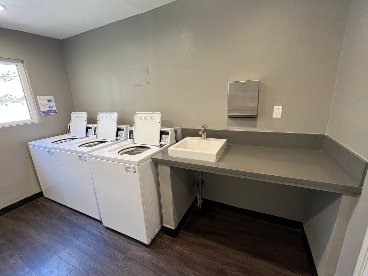 5405 Lindley Avenue - Photo 3 of 5