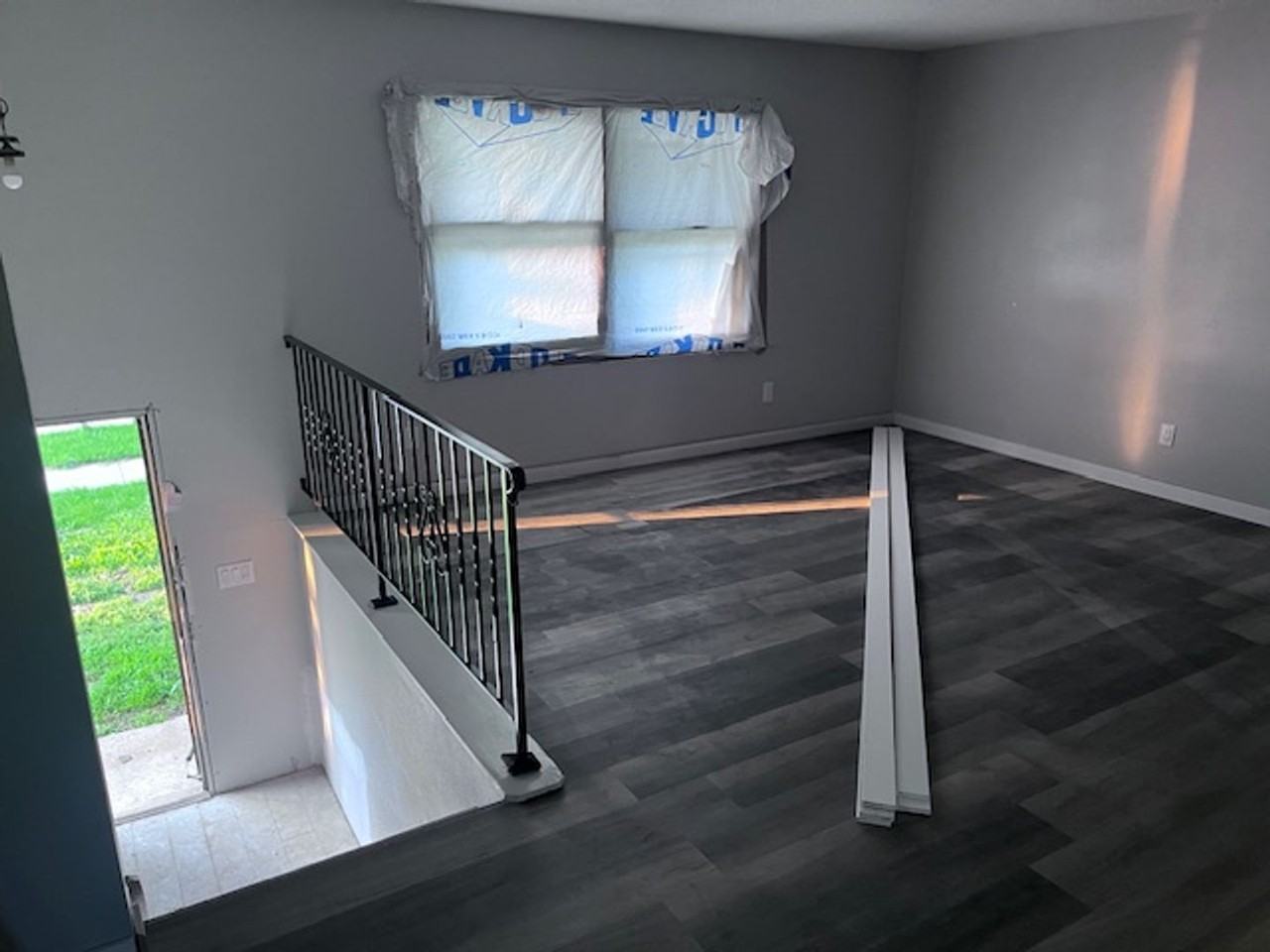 605 E Maple St - Photo 2 of 4