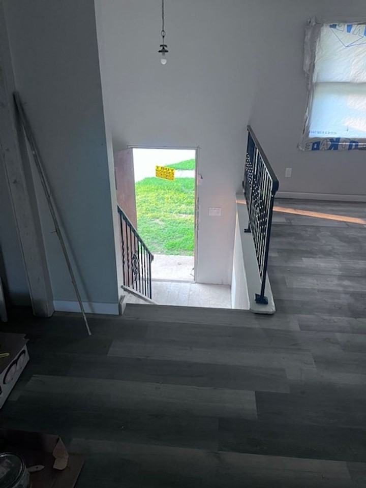 605 E Maple St - Photo 3 of 4