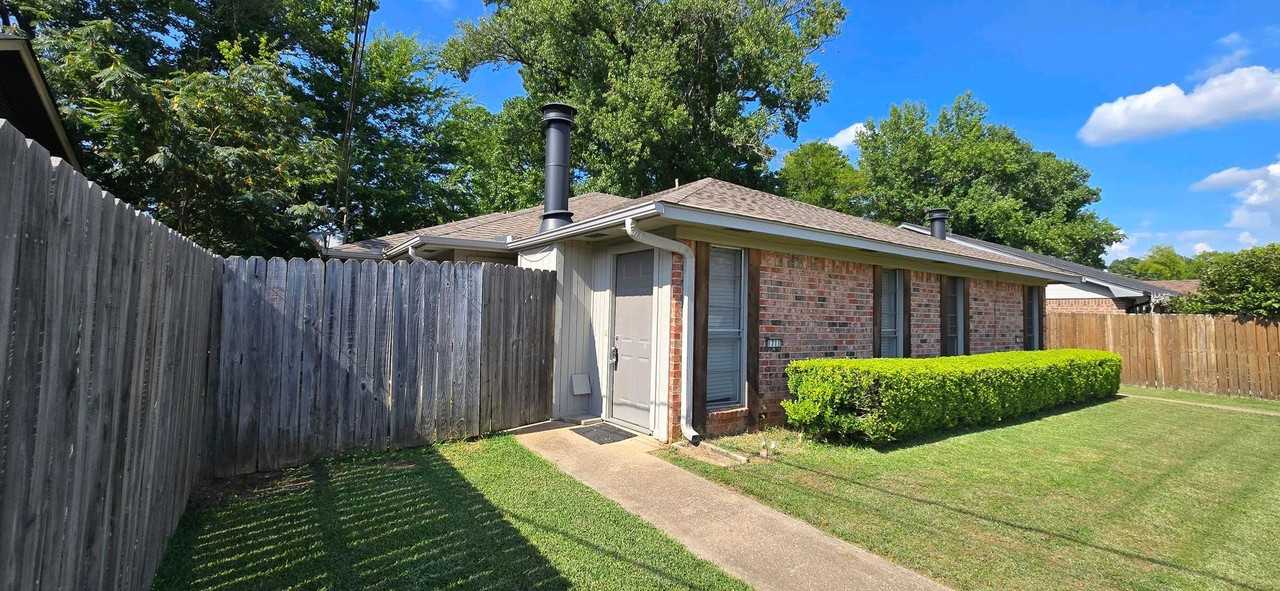 Clearwood Dr - Photo 2 of 23