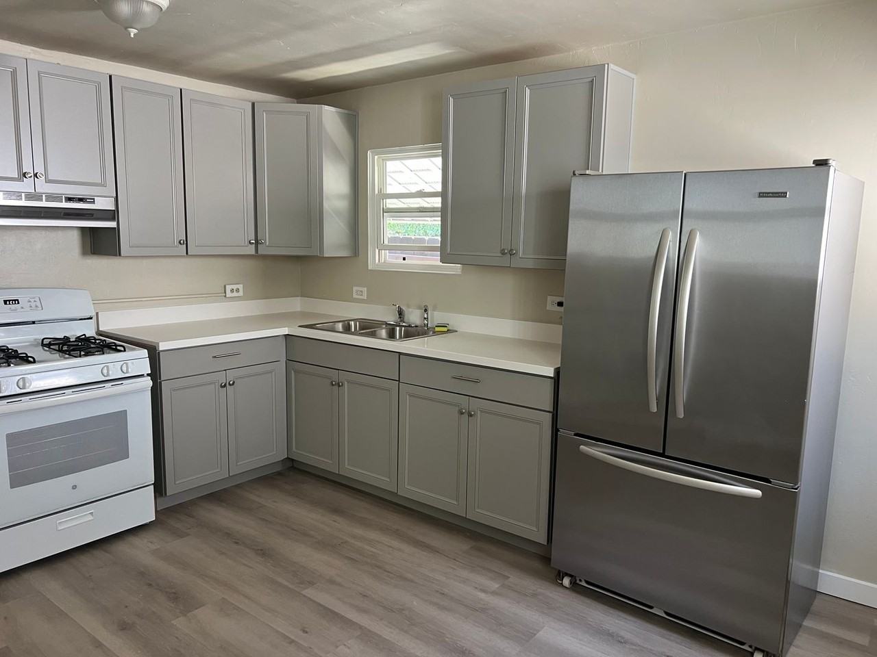 4568 Bancroft St - Photo 3 of 14