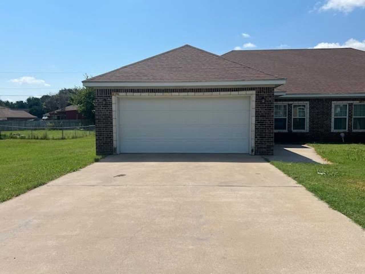 195 Ashland #A - Photo 2 of 20