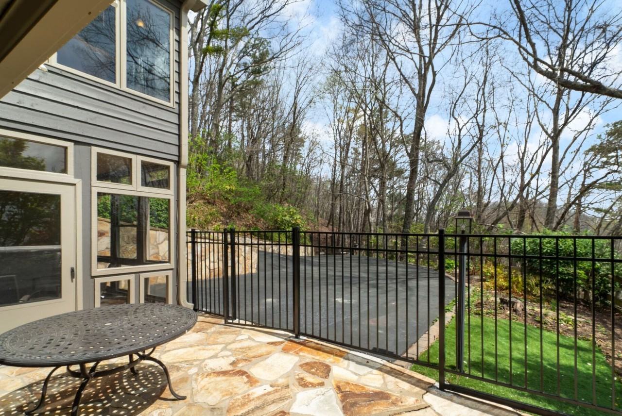 1545 Petit Ridge Dr - Photo 5 of 50