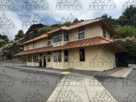 featured image of 1006 E 2nd St