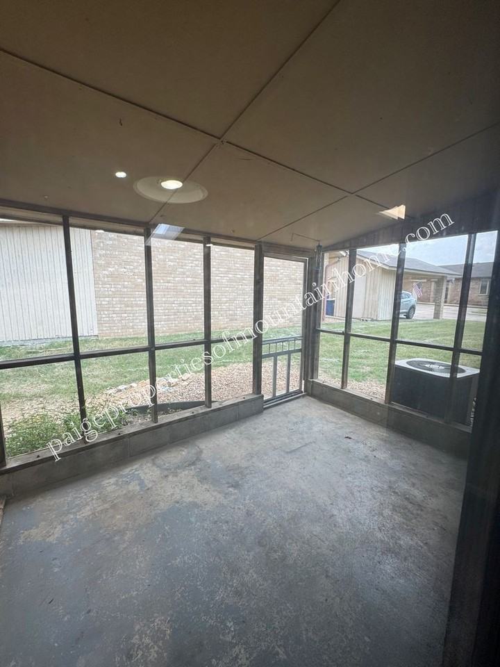 605 Cooper Estates Dr #09 - Photo 4 of 16