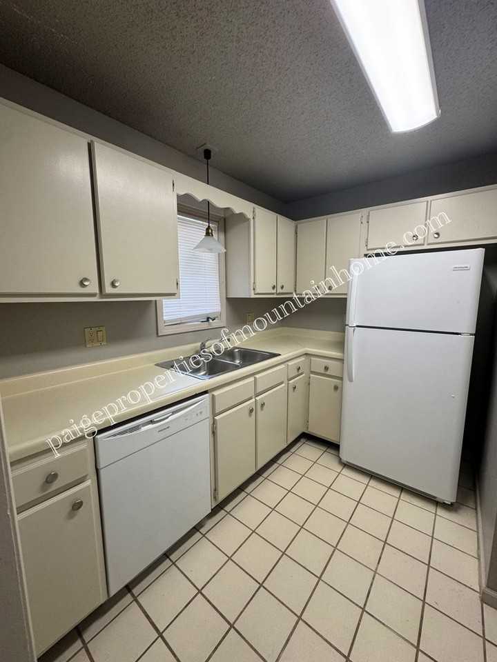 605 Cooper Estates Dr #09 - Photo 6 of 16