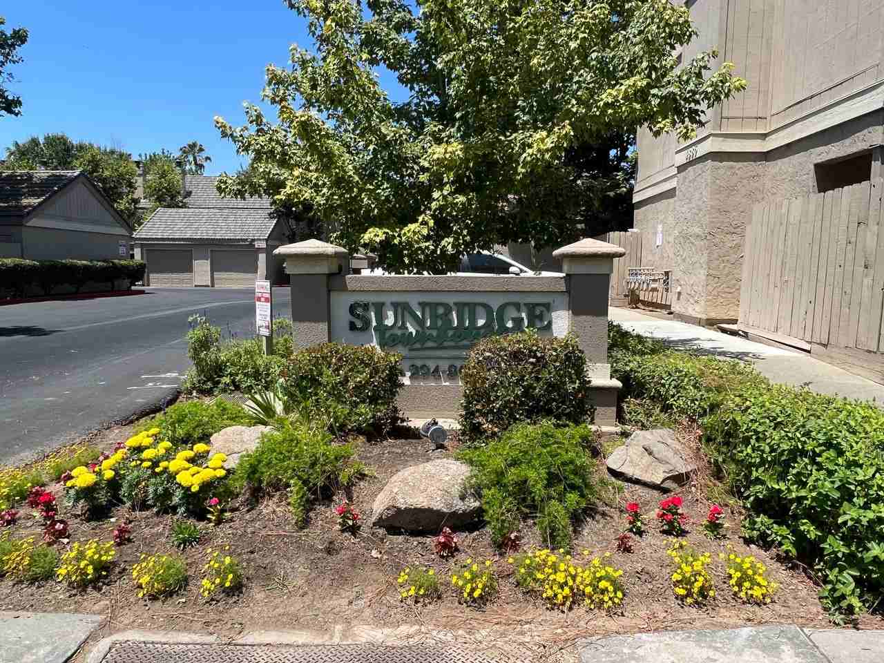 Sunridge Townhomes - Photo 3 of 19