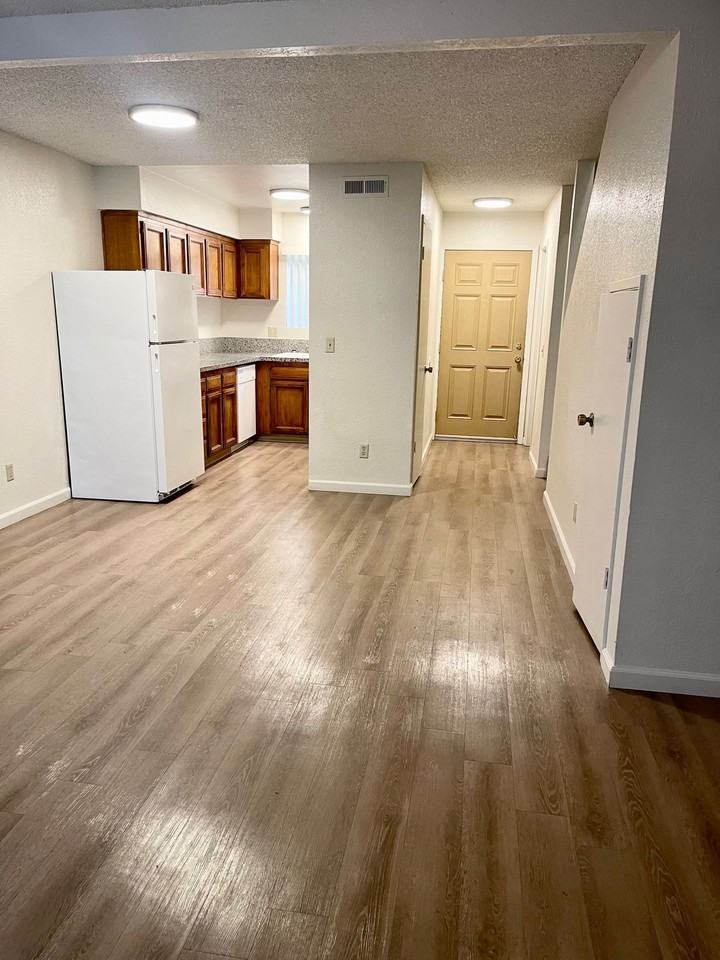 Sunridge Townhomes - Photo 5 of 19