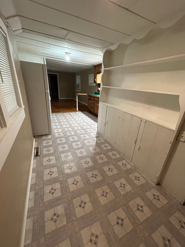 1717 S Walnut St - Photo 6 of 11