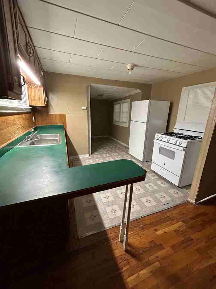 1717 S Walnut St - Photo 5 of 11