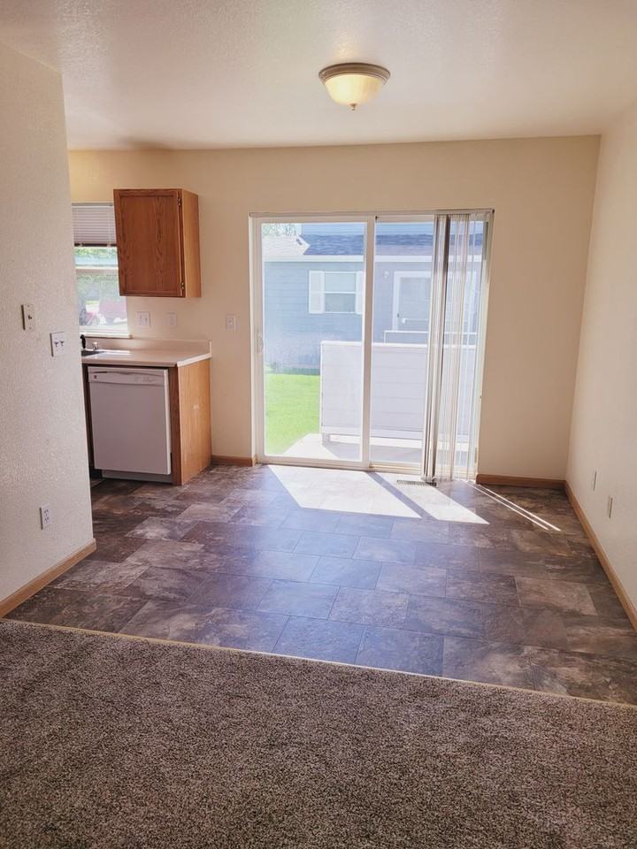 2411 Daws Dr #D - Photo 4 of 11