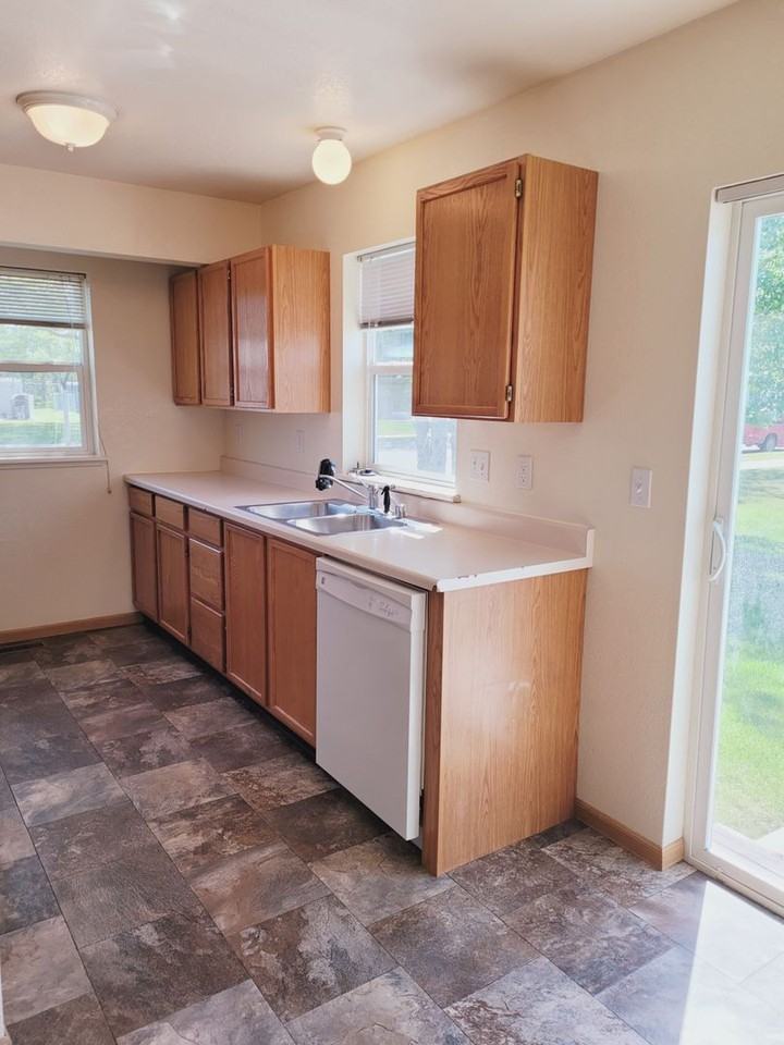 2411 Daws Dr #D - Photo 6 of 11