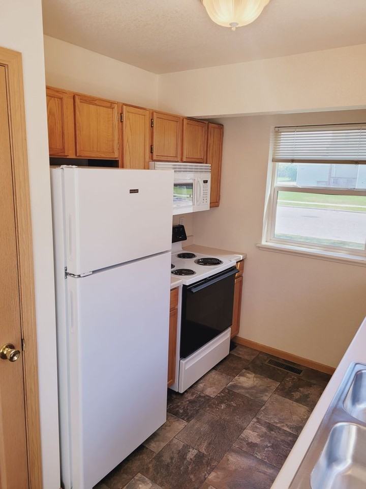 2411 Daws Dr #D - Photo 7 of 11