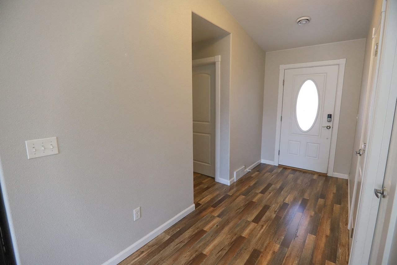 810 Pinyon Pl - Photo 6 of 25