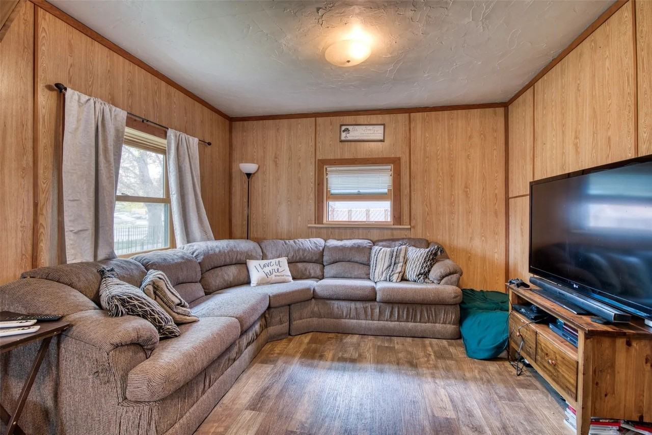 308 S 4th St - Photo 5 of 23