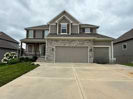 featured image of 1108 Sw Heather Dr
