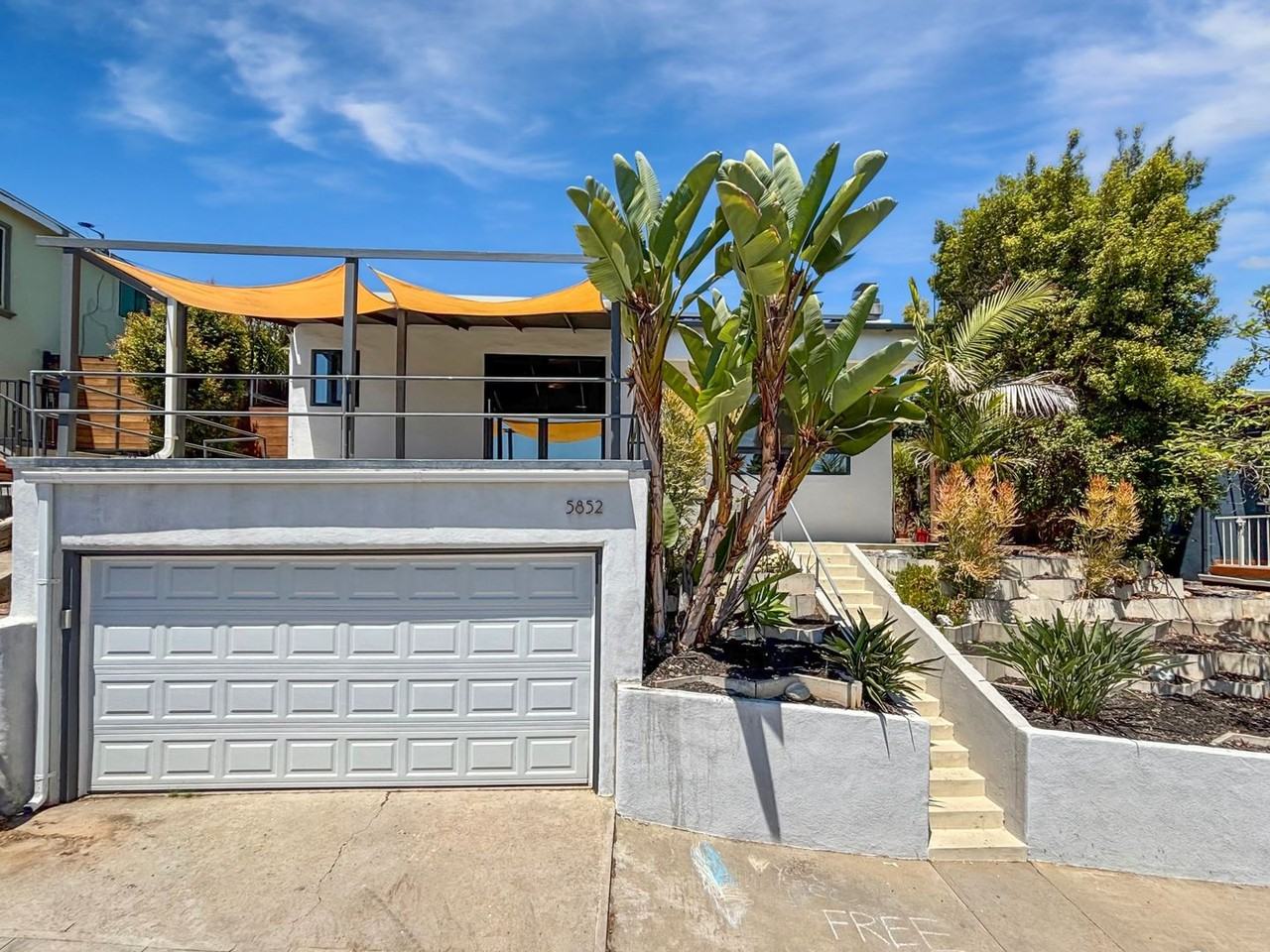 5852 Adelaide Ave - Photo 2 of 26