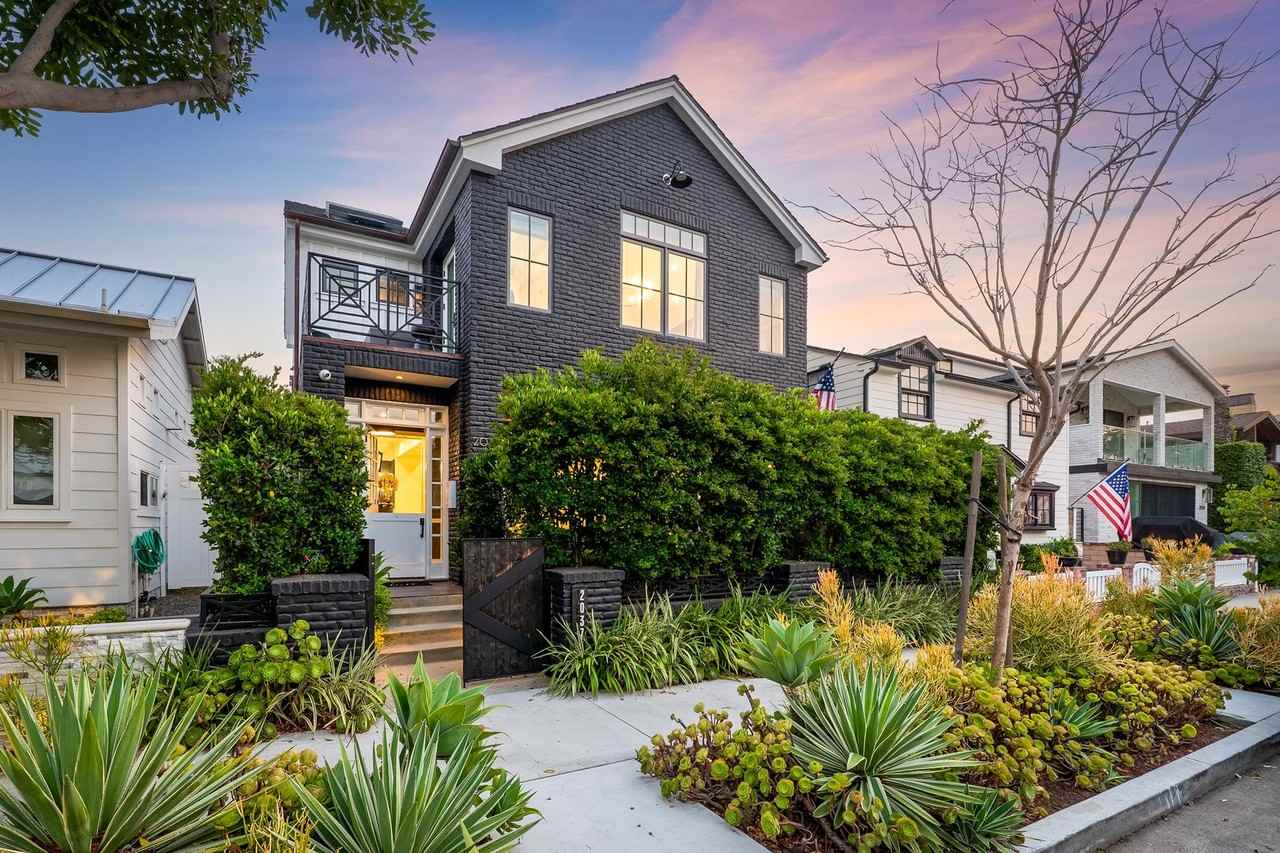 2037 E Ocean Blvd - Photo 3 of 50