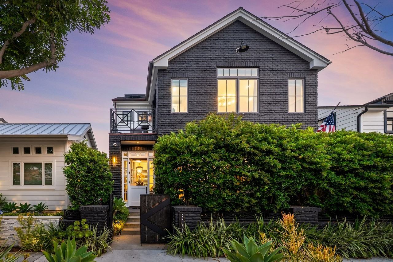 2037 E Ocean Blvd - Photo 4 of 50