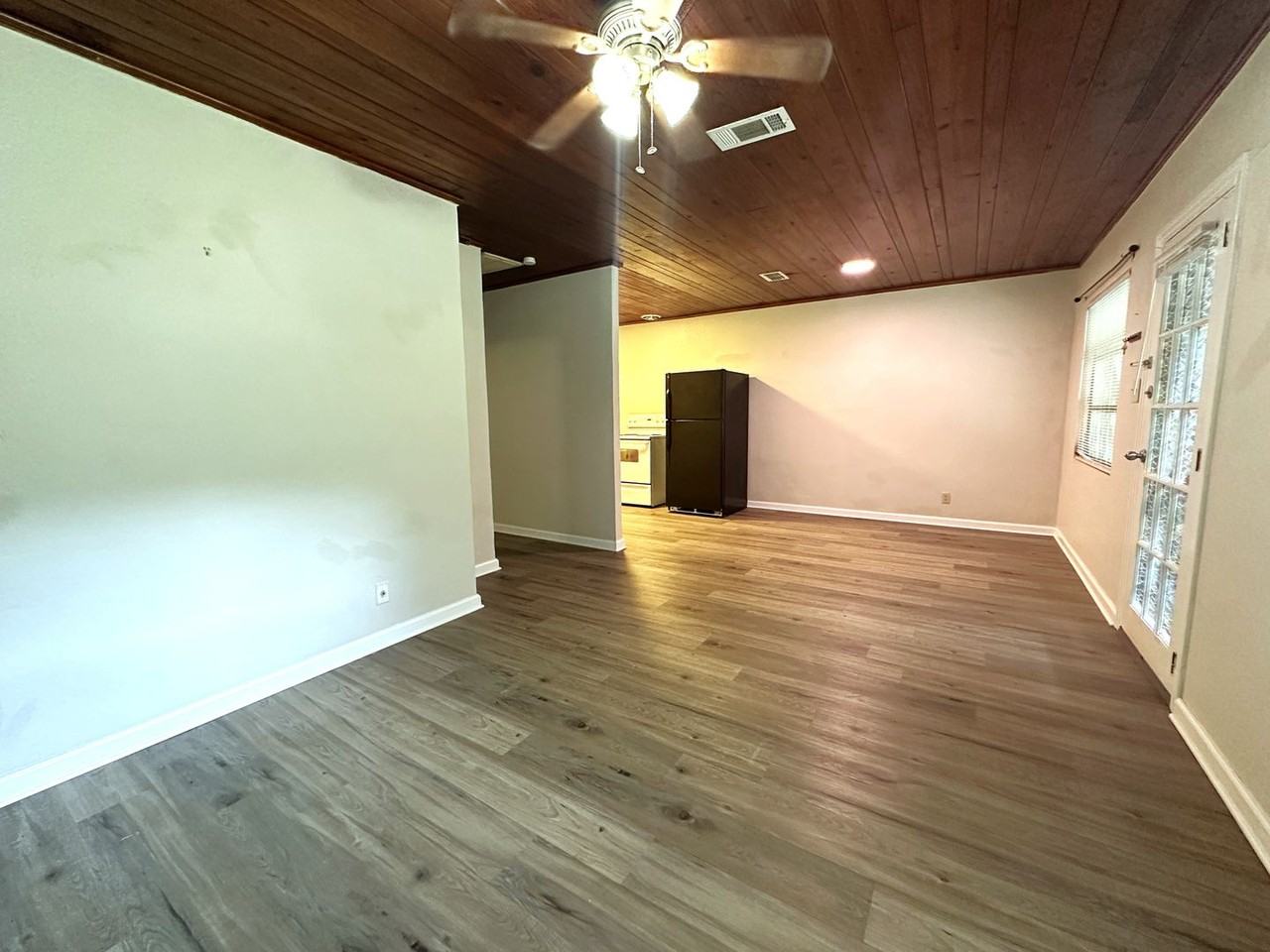 1411 Mccauley Rd - Photo 2 of 17