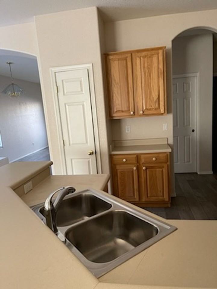 14199 W Clarendon Ave - Photo 4 of 20