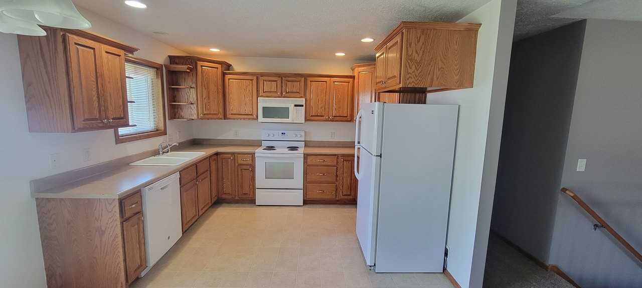 5006 S Baneberry Ave - Photo 4 of 24