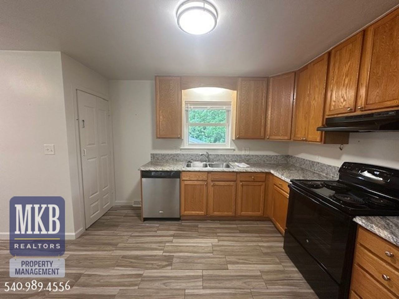 745 Kenyon Rd - Photo 4 of 24